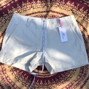 Vineyard Vines khaki every day shorts